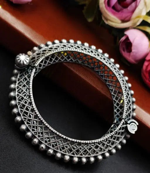 SILVER LOOK ALIKE CUFFS - IRA