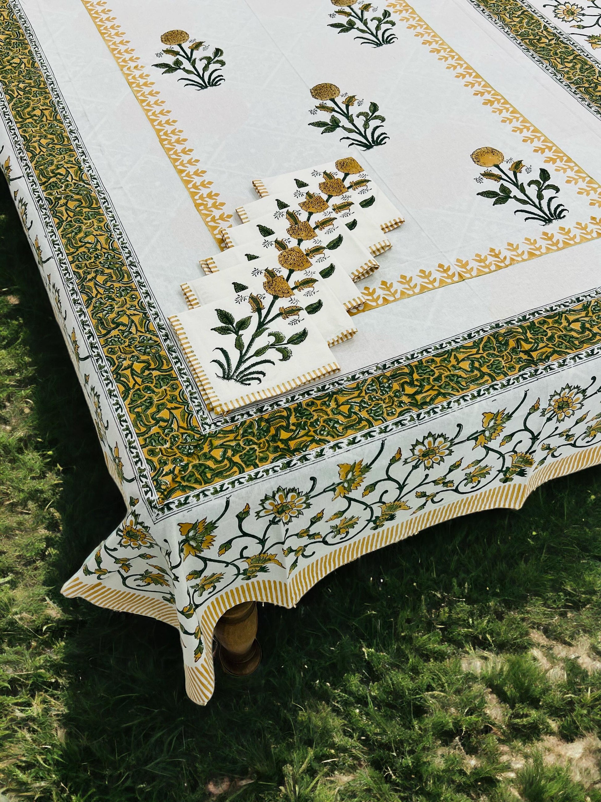 GULKAAR TABLE COVER SET