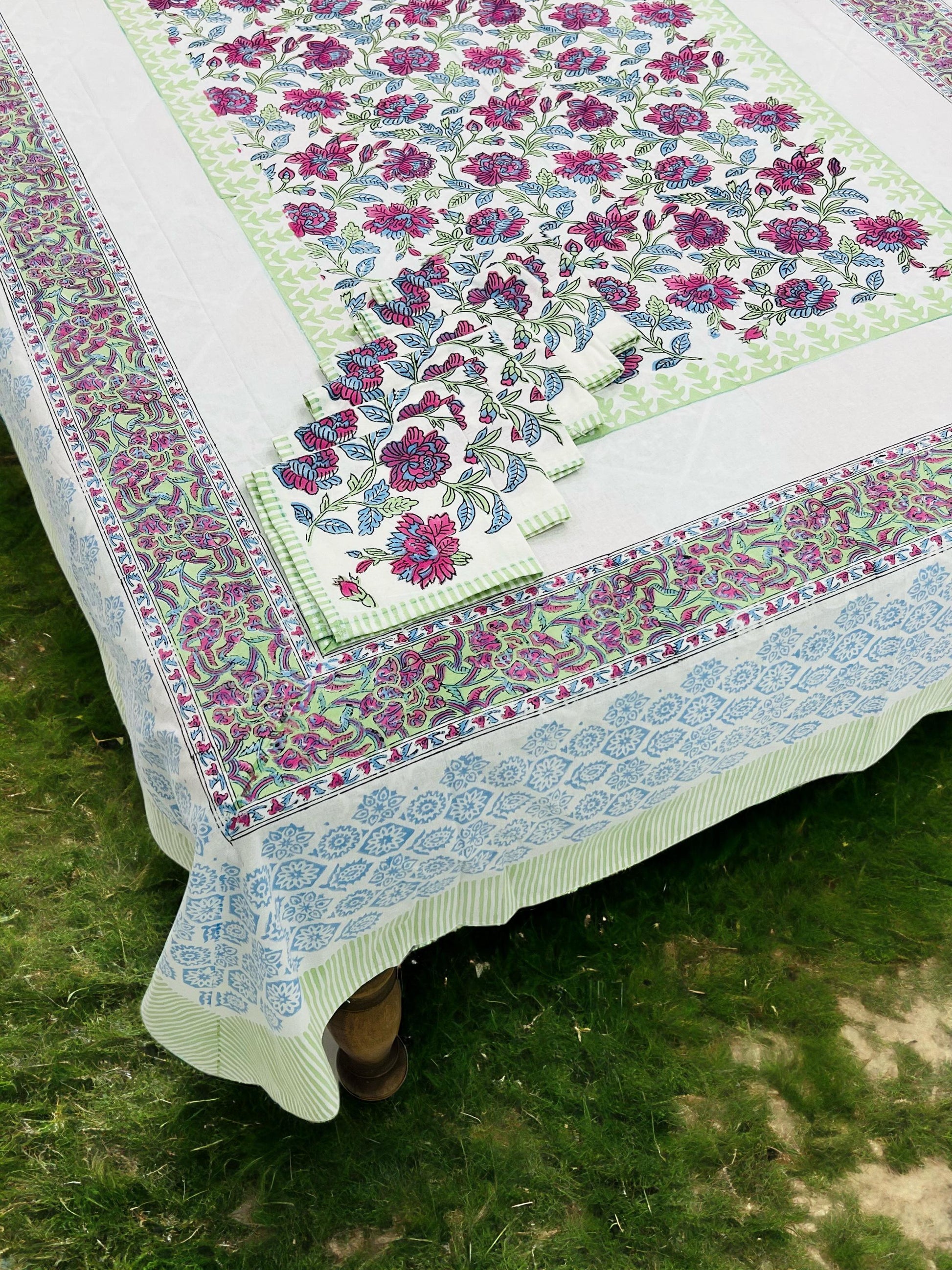 GULKAAR TABLE COVER SET