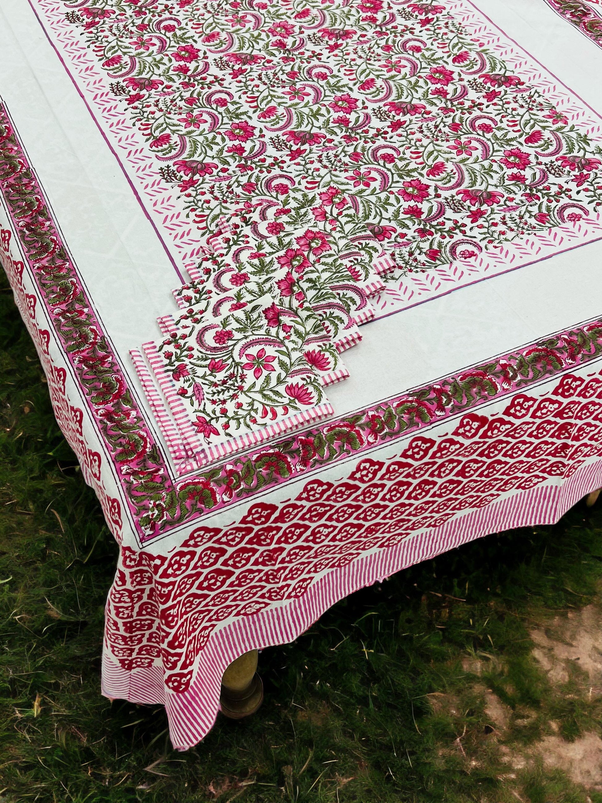 GULKAAR TABLE COVER SET