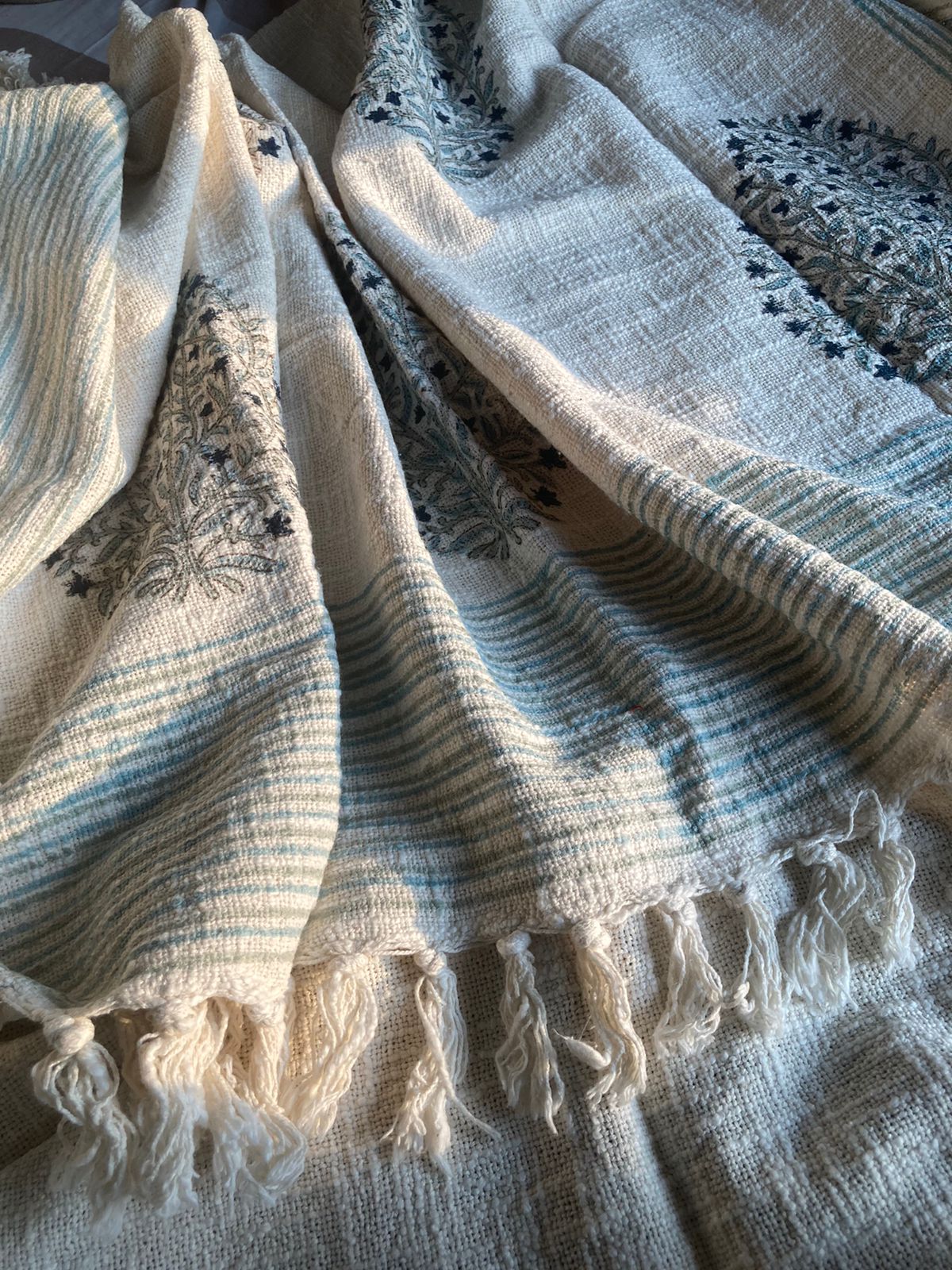 KHAASBAAT THROWS