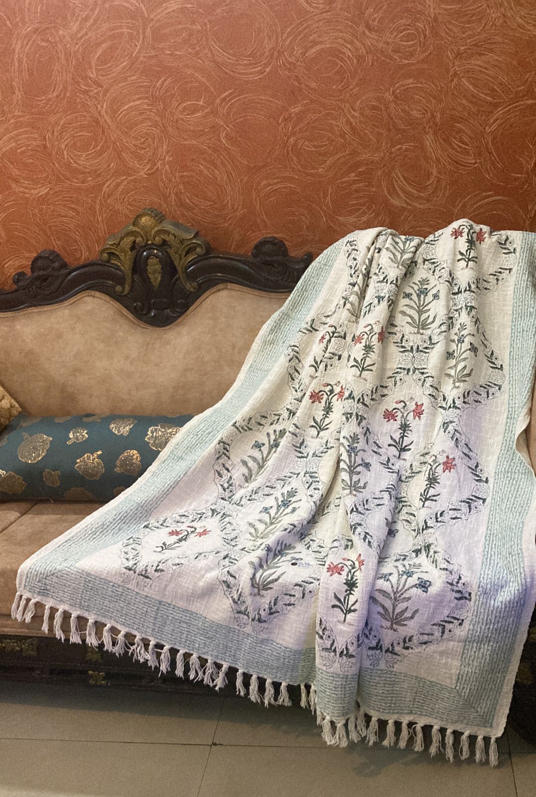 KHAASBAAT THROWS