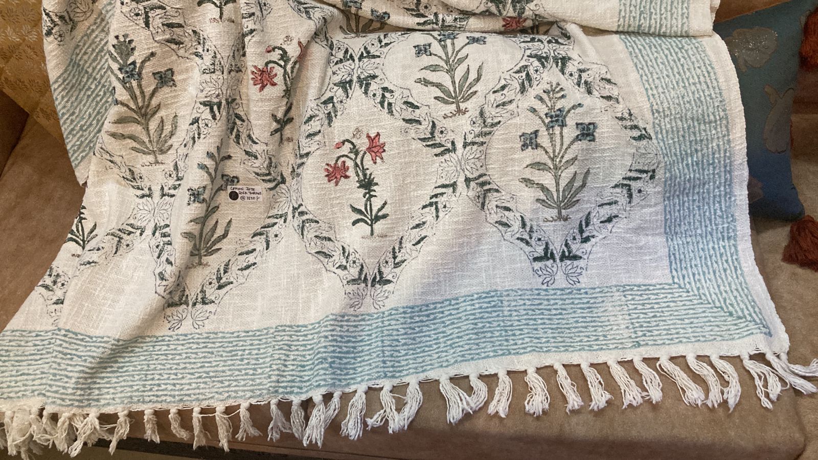 KHAASBAAT THROWS