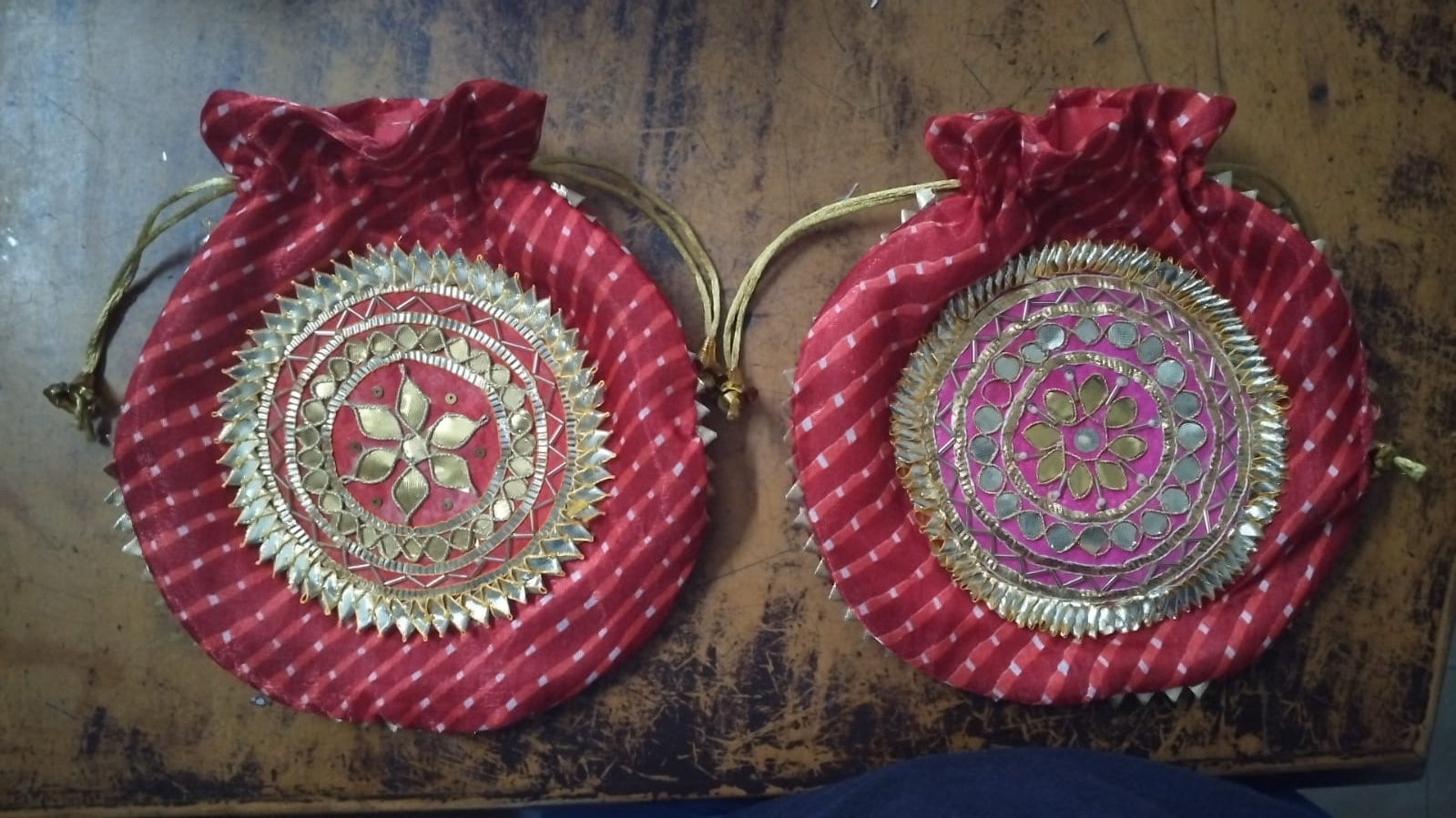 LIGHT WEIGHT POTLI-LEHARIYA MATKA POTLI