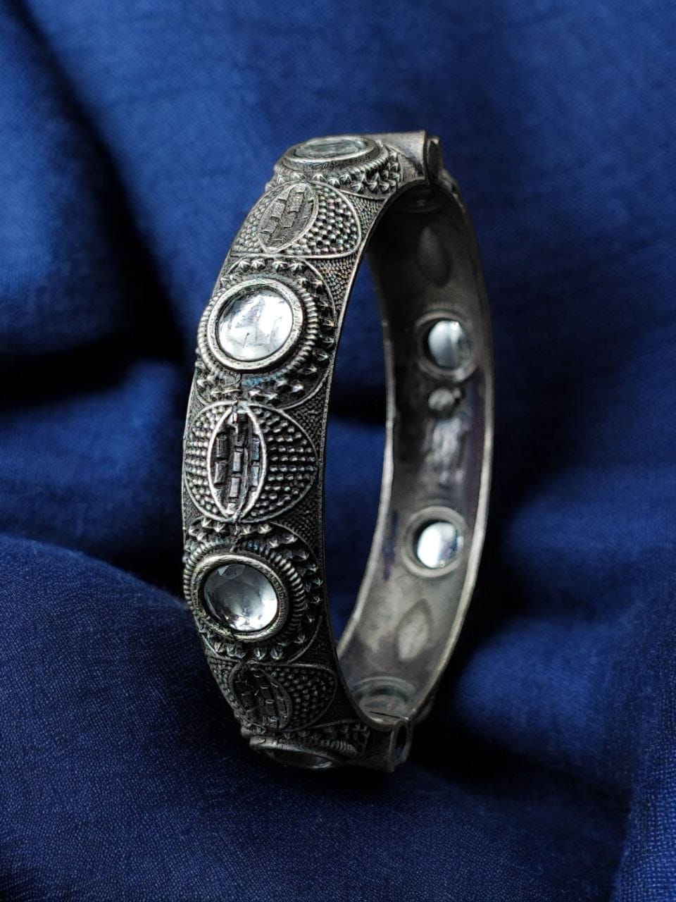 SILVER LOOK ALIKE CUFFS - AKSHRA