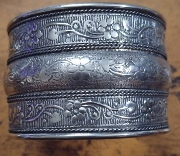 SILVER LOOK ALIKE CUFFS - BELA