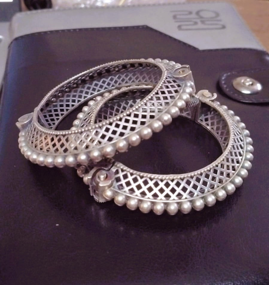 SILVER LOOK ALIKE CUFFS - IRA