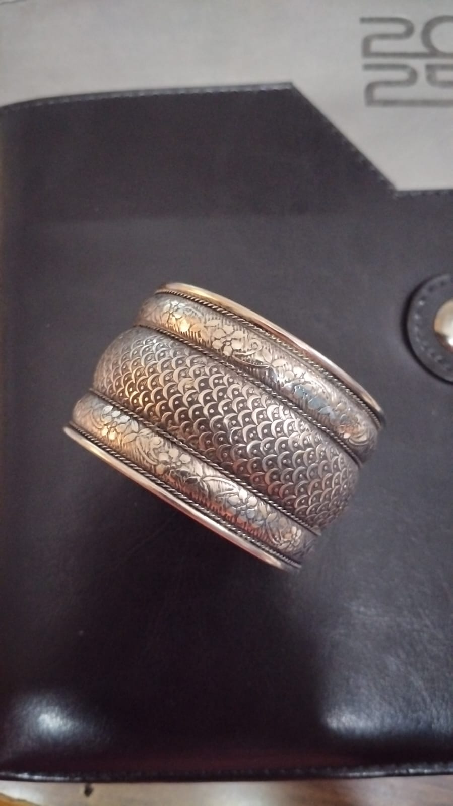 SILVER LOOK ALIKE CUFFS - UDITI